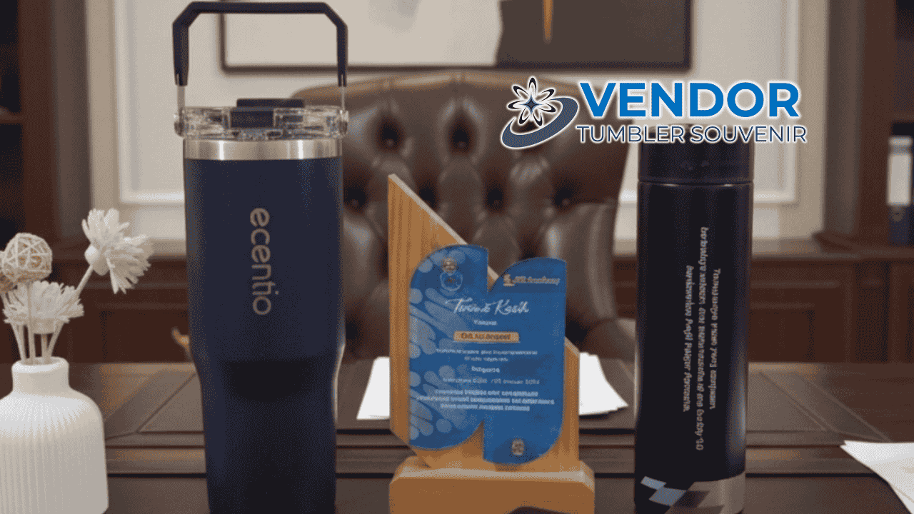 Ilustrasi merchandise digital seperti e-voucher, langganan premium, dan NFT berlogo perusahaan